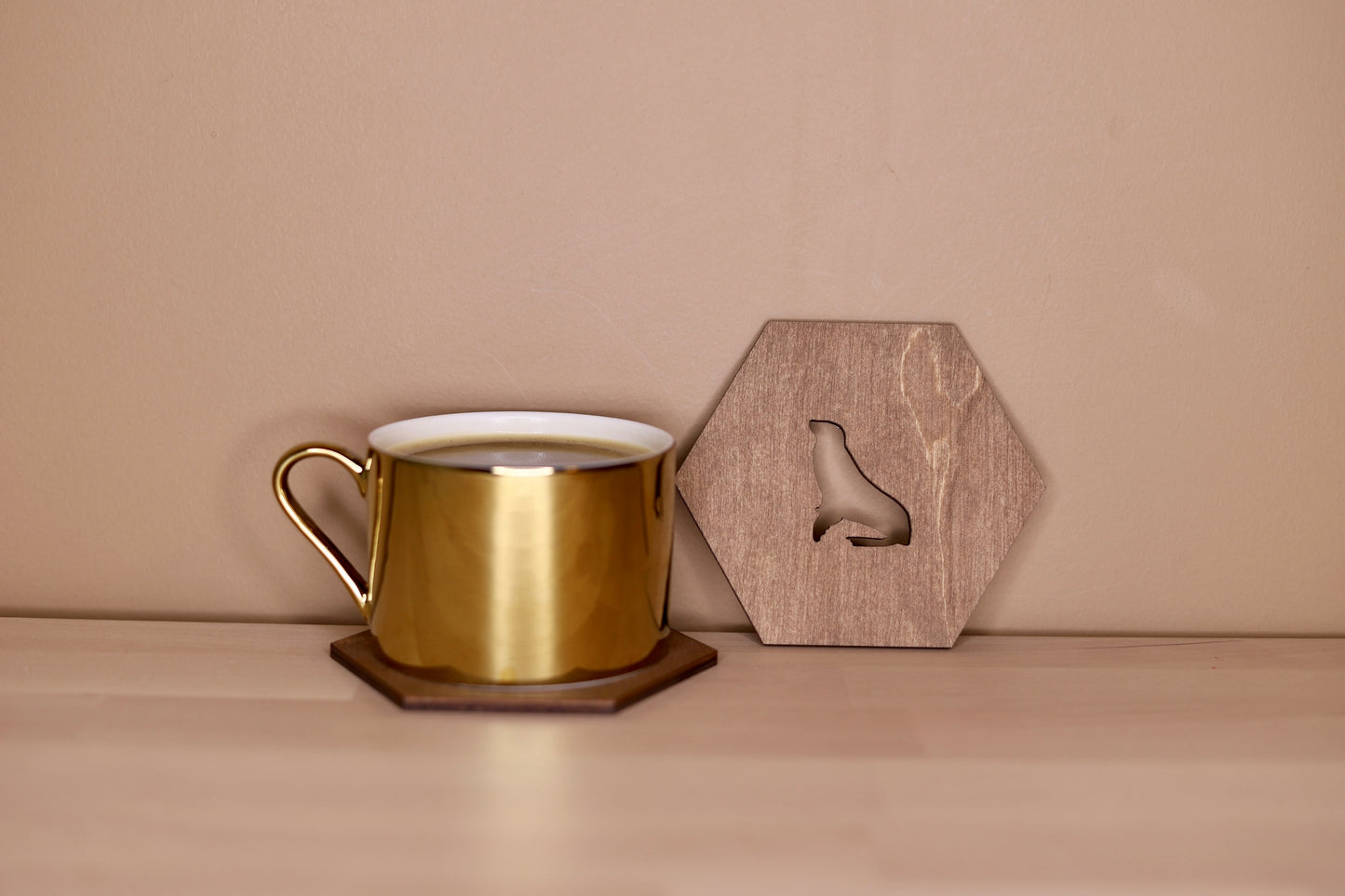 Bordbrikker med nordiske dyremotiv